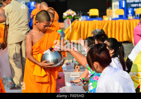 Lopburi, Thailand. 09th Apr, 2016. People give food offerings to a Buddhist monk on April 9, 2016 in Lopburi, Thailand. Thai traditional, people will make merit making by give food to monk. Credit:  Chatchai Somwat/Alamy Live News Stock Photo