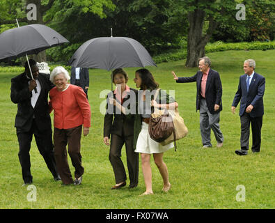 May 11, 2008 - Washington, District of Columbia, United States of America - Former United States President George H.W. Bush (2nd, R) walks with US President George W. Bush as an aide assists former first lady Barbara Bush and first lady Laura Bush (C) walks with daughter Barbara, as they arrive at the White House from a weekend at the Crawford, Texas ranch, 11 May 2008 in Washington, DC. Bush, whose daughter Jenna married Henry Hager at the ranch, described the experience as 'spectacular' and 'it's all we could have hoped for'. Credit: Mike Theiler/Pool via CNP (Credit Image: © Mike The Stock Photo