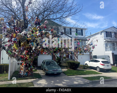 New York, USA. 06th Apr, 2016. The cherry tree Eugene Fellner has decorated with stuffed animals seen in front of his house in the borough of Brooklyn in New York, USA, 06 April 2016. Fellner attached 1,200 stuffed animals to the tree. The result is a whimsical piece of art that fascinates children and arouses anger from Fellner's neighbors. Photo: Johannes Schmitt-Tegge/dpa/Alamy Live News Stock Photo