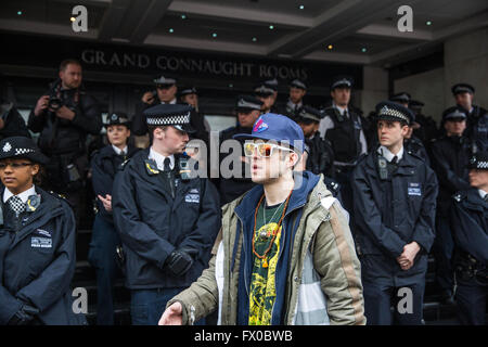London, UK. 9th April, 2016. Police officers outside the Conservative Spring Forum at the Grand Connaught Rooms. Credit:  Mark Kerrison/Alamy Live News Stock Photo