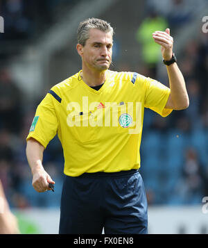 Bochum, Germany, 9th April, 2014. Football, 2nd Bundesliga, Bochum, Germany, 09.04.2016, Vfl Bochum vs FSV Frankfurt: Referee Knut Kircher .  Credit:  Juergen Schwarz/Alamy Live News Stock Photo