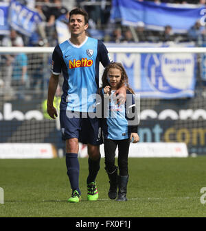 Bochum, Germany, 9th April, 2014. Football, 2nd Bundesliga, Bochum, Germany, 09.04.2016, Vfl Bochum vs FSV Frankfurt: Anthony Losilla (Bochum) with daughter. Credit:  Juergen Schwarz/Alamy Live News Stock Photo