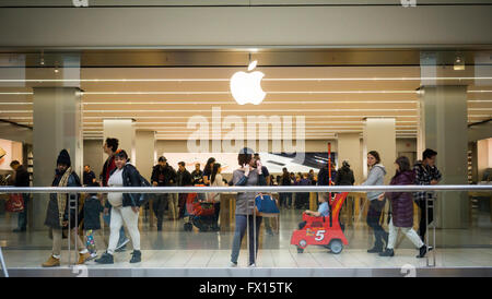 An Apple store in the Queens Center Mall in New York on Friday, April 8, 2016. (© Richard B. Levine) Stock Photo