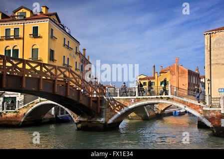 Bridges over canals at Sestiere ('district') di Santa Croce, Venice, Veneto, Italy Stock Photo