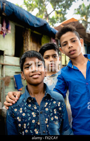 Indian boys at Baiganwadi slum, Mumbai Stock Photo - Alamy