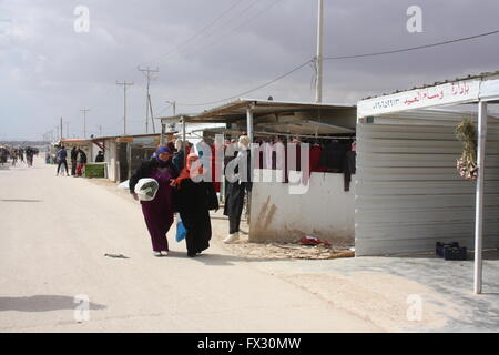 Makeshift stores at the Zaatari refugee camp close to the Syrian border in Jordan, 21 March 2016. Photo: OFIRA KOOPMANS/dpa Stock Photo