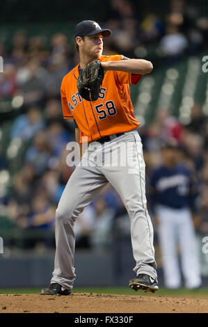 June 19, 2016: Houston Astros starting pitcher Mike Fiers (54) warms up  before the the Major League Baseball game between the Cincinnati Reds and  the Houston Astros on Father's Day at Minute