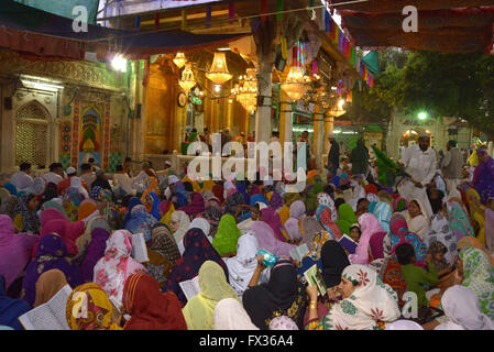 Ajmer, India. 10th Apr, 2016. Indian Muslim devotees pray at the Shrine of Sufi Saint Khwaja Moinuddin Chishti during the Urs festival in Ajmer. Thousands of Sufi devotees from different parts of India travel to the shrine for the annual festival, marking the death anniversary of the saint. Credit:  Shaukat Ahmed/Pacific Press/Alamy Live News Stock Photo