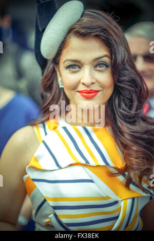 Sydney, Australia. 9th April, 2016. Indian Bollywood actress Aishwarya Rai-Bachchan poses for fan photographs after presenting the Longines Prize for Elegance at Royal Randwick as a longtime brand ambassador of Longines luxury watches. Sydney, Australia. 09 April, 2016. Credit:  Hugh Peterswald/Alamy Live News Stock Photo