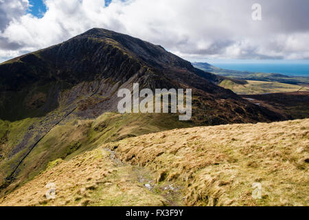 Looking west towards Craig Cwm Silyn from path up to Mynydd Tal-y-mignedd on Nantlle Ridge in mountains of Snowdonia Wales UK Stock Photo