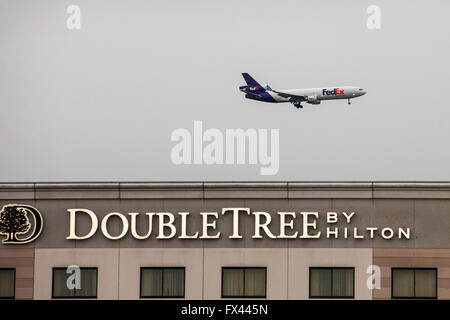 Rosemont, Illinois - A FedEx jet above a DoubleTree Hotel, on final approach to O'Hare Airport. Stock Photo