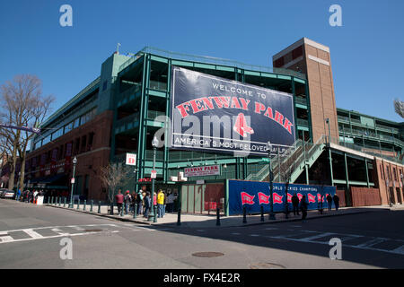 Yawkey way hi-res stock photography and images - Alamy