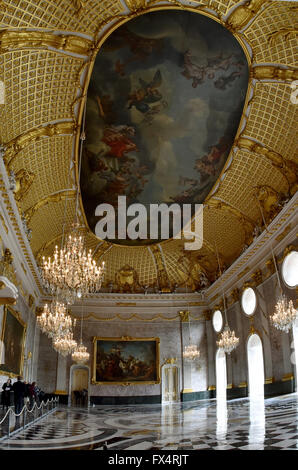 Potsdam, Germany. 11th Apr, 2016. After comprehensive restoration, the marble hall of the New Palace reveals its old splendor again in Potsdam, Germany, 11 April 2016. The cental hall with 600 square meters of natural stone floor was designed by the architect Carl von Gontard for the King of Prussia, Frederick the Great (1712-1786). Photo: BERND SETTNIK/dpa/Alamy Live News Stock Photo