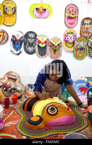 Dhaka, Dhaka, Bangladesh. 11th Apr, 2016. April 11, 2016 Dhaka, Bangladesh ''“ Dhaka University Art Institute student take colorful preparation to celebrate upcoming Bengali New Year 1423 in Dhaka. Pahela Baishakh (the first day of the Bangla month) can be followed back to its origins during the Mughal period when Emperor Akbar introduced the Bangla calendar to streamline tax collection while in the course of time it became part of Bengali culture and tradition. © K M Asad/ZUMA Wire/Alamy Live News Stock Photo