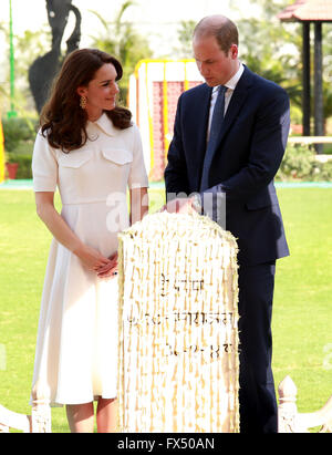 New Delhi, India. 30th Jan, 1948. Britain's Prince William (R) and his wife Kate Middleton stand in front of the Martyr's Column, the spot where Gandhi was assassinated, at Gandhi Smriti in New Delhi, India, April 11, 2016. The royal couple paid a visit Monday to the sacred place where Mahatma Gandhi, known as the father of India, spent the last 144 days of his life and was assassinated on January 30, 1948. Credit:  Stringer/Xinhua/Alamy Live News Stock Photo