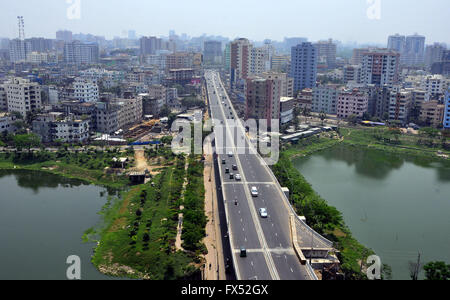 Dhaka. 11th Apr, 2016. Photo taken on April 11, 2016 shows a portion of a flyover at Mogbazar area of Dhaka, Bangladesh. The 8.25-km-long flyover which is still under construction opened a completed portion recently to the public. © Shariful Islam/Xinhua/Alamy Live News Stock Photo