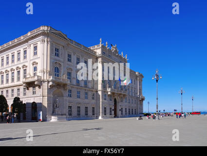 Triest, der Palazzo del Lloyd Triestino, Piazza Grande - Trieste Palazzo del Lloyd Triestino, Piazza Grande Stock Photo