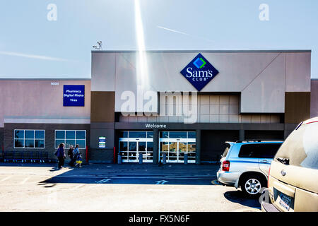 Sam's club storefront, a big box store belonging to the Walmart corporation. Oklahoma City, Oklahoma, USA. Stock Photo
