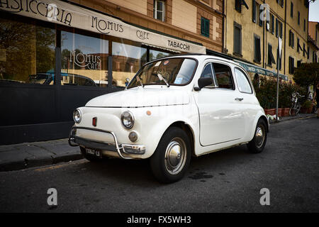 A Classic white Fiat 500 L Lusso (1968 - 1972) car parked in front of an Italian cafe, Tabacci and Pasticceria Stock Photo