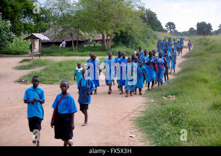 Children in rural Uganda walking to school Stock Photo