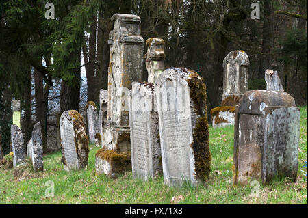 grave cemetary franconia dilapidated ermreuth