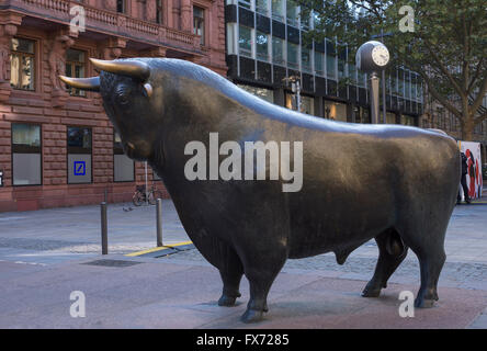 Germany Frankfurt bull in front of stock exchange knockout Stock Photo ...