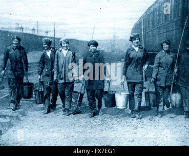 Carriage-wasgers in the Great Eastern Railway - photo from 'Great War' magazine, vol. 156, UK, circa 1917 Stock Photo