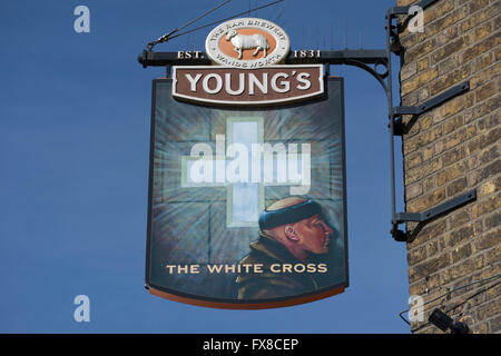 pub sign for the white cross, in richmond upon thames, surrey, england Stock Photo