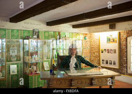 Deutschland, Koeln, Obenmarspforten 21, Duftmuseum im Farina-Haus, Johann Maria Farina, ein Schauspieler im Rokoko-Kostüm, begle Stock Photo