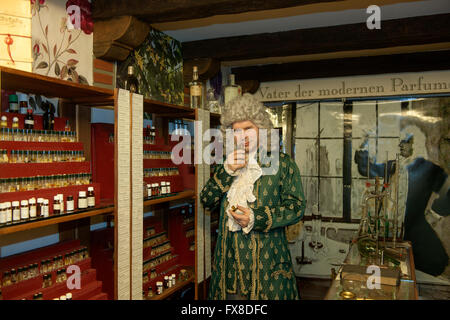 Deutschland, Koeln, Obenmarspforten 21, Duftmuseum im Farina-Haus, Johann Maria Farina, ein Schauspieler im Rokoko-Kostüm, begle Stock Photo