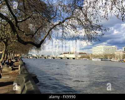 London, UK. 12th April, 2016. Londoners and tourists alike where surprised today by a wonderful warm day with highs up to 17°C. Credit:  Lorenzo Bossi/Alamy Live News Stock Photo