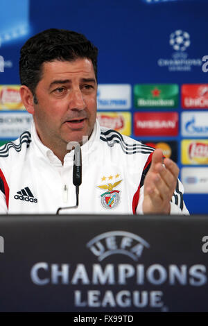 Lisbon, Portugal. 12th Apr, 2016. Benfica's head coach Rui Vit''”ria attends a press conference at Luz stadium in Lisbon on April 12, 2016 on the eve of their Champions League quarter-final second leg football match SL Benfica vs FC Bayern Munich. A model presents a creation from the Sangue Novo Fall/Winter 2016/2017 collection during the Lisbon Fashion Week on March 11, 2016 in Lisbon, Portugal. This year Lisbon Fashion Week celebrates the 25th anniversary. Credit:  Pedro Fiuza/ZUMA Wire/Alamy Live News Stock Photo
