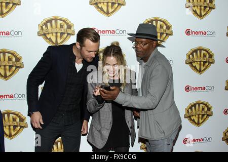 Las Vegas, NV, USA. 12th Apr, 2016. Alexander Skarsgard, Margot Robbie, Samuel L. Jackson in attendance for Warners Bros. CinemaCon 2016 Event, Caesars Palace, Las Vegas, NV April 12, 2016. Credit:  James Atoa/Everett Collection/Alamy Live News Stock Photo