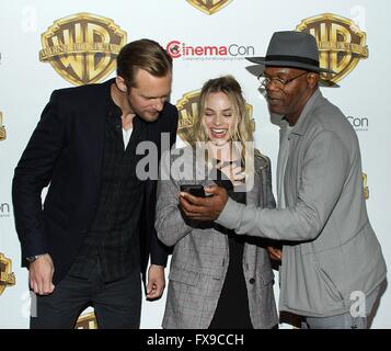 Las Vegas, NV, USA. 12th Apr, 2016. Alexander Skarsgard, Margot Robbie, Samuel L. Jackson in attendance for Warners Bros. CinemaCon 2016 Event, Caesars Palace, Las Vegas, NV April 12, 2016. Credit:  James Atoa/Everett Collection/Alamy Live News Stock Photo