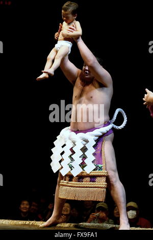 Kawasaki, Japan. 13th Apr, 2016. Hakuho Sumo : 1st Grand Sumo Tournament Kawasaki Furusato Basho in Kawasaki, Japan . Credit:  Sho Tamura/AFLO SPORT/Alamy Live News Stock Photo