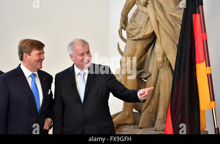 Munich, Germany. 13th Apr, 2016. Bavarian Premier Horst Seehofer (CSU, R) talks to King Willem-Alexander of the Netherlands during a lunch break at the Residenz in Munich, Germany, 13 April 2016. The Dutch Royal couple is on a two- day visit to Bavaria. PHOTO: PETER KNEFFEL/dpa/Alamy Live News Stock Photo