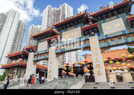 Ornate gate at the Sik Sik Yuen Wong Tai Sin Temple in Hong Kong, China. Stock Photo