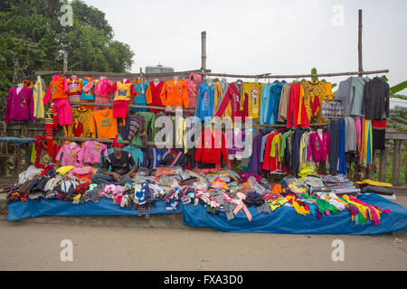 An old man selling pumpkin flowers (kumro ful) in street side of Dhaka, Bangladesh. © Jahangir Alam Onuchcha/ Alamy Stock Photo Stock Photo