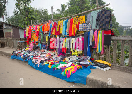 An old man selling pumpkin flowers (kumro ful) in street side of Dhaka, Bangladesh. © Jahangir Alam Onuchcha/ Alamy Stock Photo Stock Photo