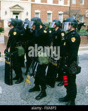 Annapolis, Maryland, 7th February, 1998 Maryland State Police stand guard during KKK rally Credit: Mark Reinstein Stock Photo