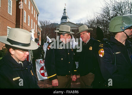 Annapolis, Maryland, 7th February, 1998 Maryland State Police stand guard during KKK rally Credit: Mark Reinstein Stock Photo