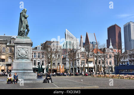 Prince William the First, Prince of Orange on Het Plein The Hague ( near  Binnenhof Dutch Parliament Netherlands ) cafe terraces Stock Photo