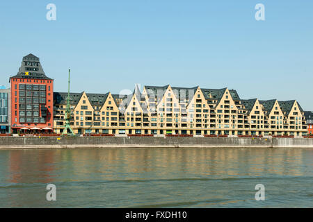 Deutschland, Nordrhein-Westfalen, Köln, Rheinauhafen, die alten Speichergebäude wurden renoviert. Stock Photo