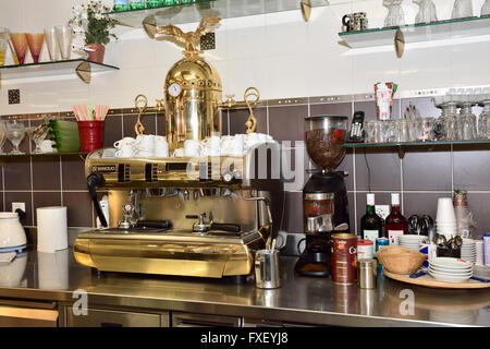 https://l450v.alamy.com/450v/fxeyj8/fancy-brass-antique-rancilio-classe-10-commercial-espresso-coffee-fxeyj8.jpg