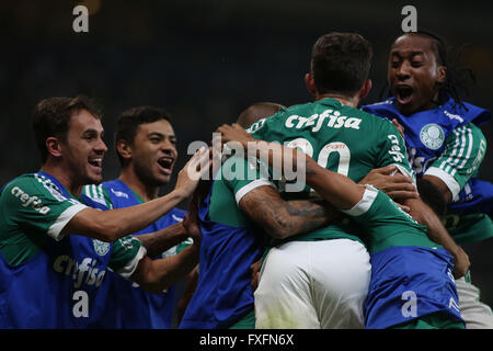 Sao Paulo, Brazil. 14th Apr, 2016. Players of Brazil's Palmeiras celebrate a score during the group phase match of the Libertadores Cup against Argentina's River Plate at Allianz Parque Stadium, in Sao Paulo, Brazil, on April 14, 2016. Palmeiras won by 4-0. © Rahel Patrasso/Xinhua/Alamy Live News Stock Photo