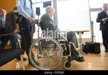 Detmold, Germany. 15th Apr, 2016. The defendant Reinhold Hanning (front) sits in his wheelchair as he is being guided to the courtroom at the regional court in Detmold, Germany, 15 April 2016. 94-year old Hanning, a former SS-guard at Auschwitz concentration camp is accused of complicity in murder in 170,000 cases. PHOTO: FRISO GENTSCH/DPA/Alamy Live News Stock Photo