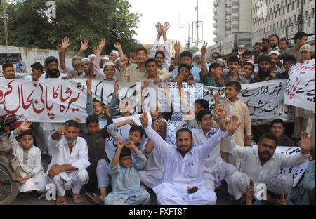 Residents of Sher Shah area protesting against worst condition of ...