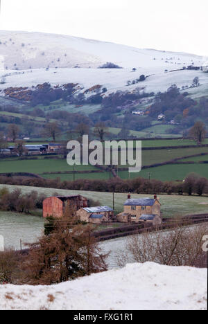 Flintshire, North Wales, UK. 16th April 2016. UK Weather- Overnight snowfall covers rural Flintshire and the Clwydian Hills,  North Wales,UK Stock Photo