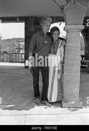 Österreichische Schauspielerin Maria Schell mit Ehemann Veit Relin, Deutschland 1970er Jahre. Austrian actress Maria Schell with husband Veit Relin, Germany 1970s.24x36swNeg482 Stock Photo