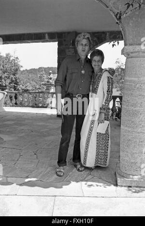 Österreichische Schauspielerin Maria Schell mit Ehemann Veit Relin, Deutschland 1970er Jahre. Austrian actress Maria Schell with husband Veit Relin, Germany 1970s.24x36swNeg482 Stock Photo